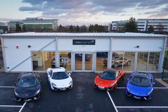 Modulaire showroom McLaren