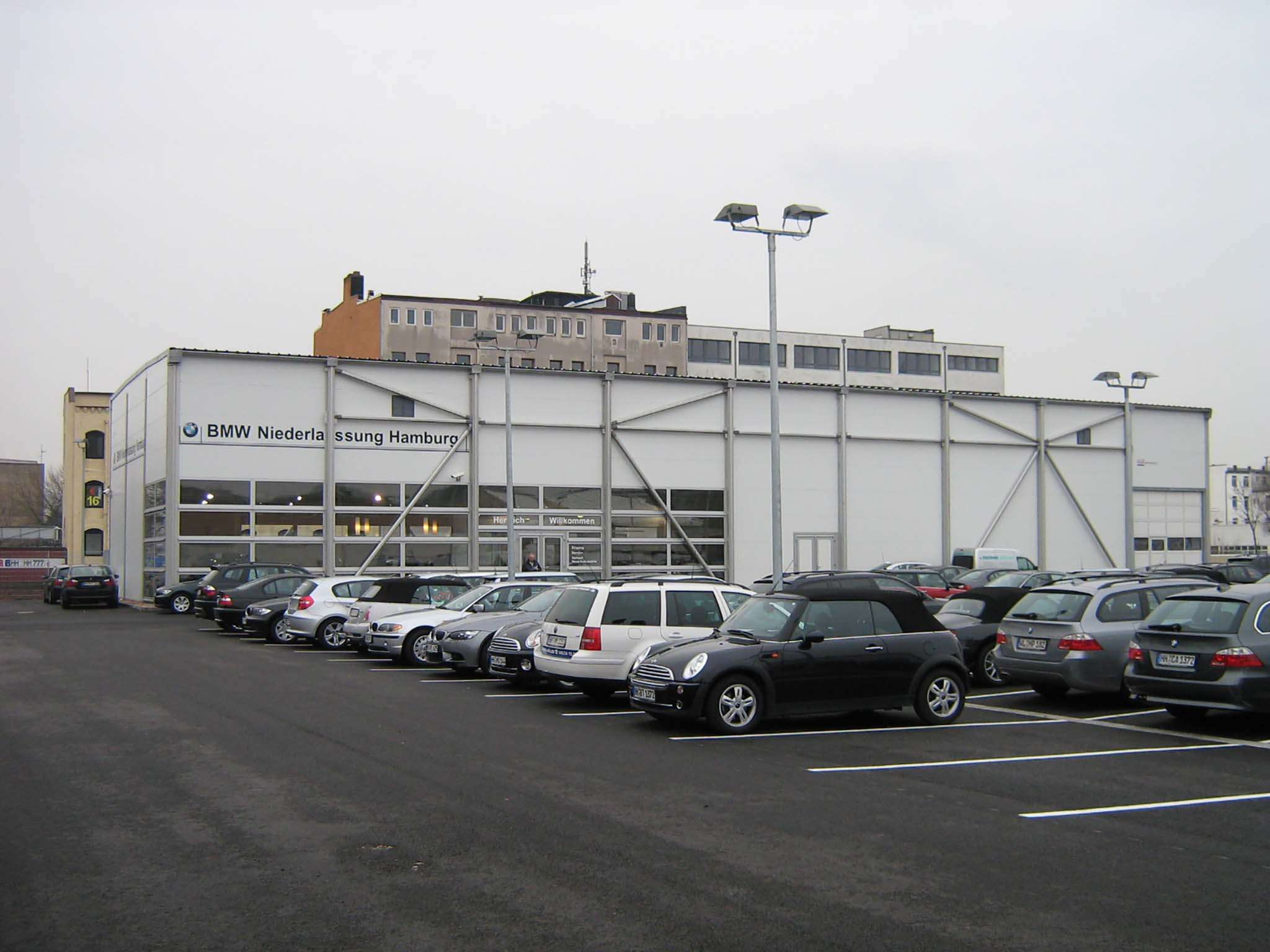 Showroom temporaire BMW à Hambourg construit par Neptunus