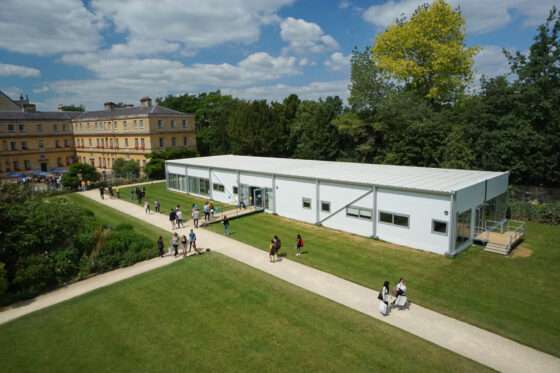 Neptunus Flexolution Bâtiment temporaire à double usage Trinity College d'Oxford